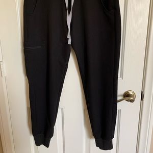 Figs Zamora Joggers in Black Petite Medium